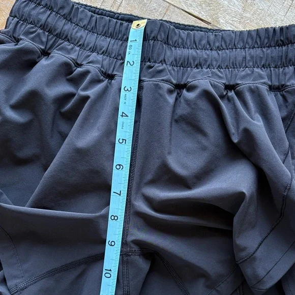 Lululemon Women’s Athletic Shorts size 6 - Picture 9 of 9